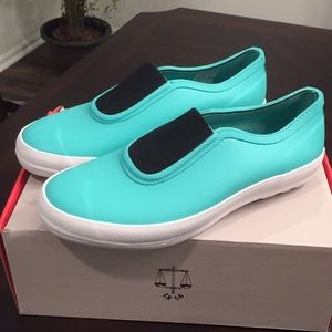 Hunter Tourmaline Green Plimsolls size 8